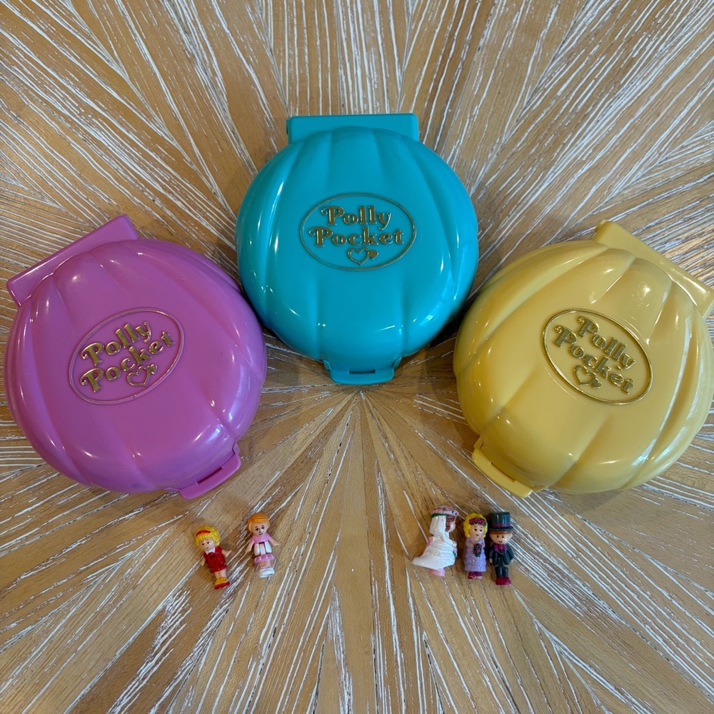 Lot of 1989 Polly Pocket compacts Polly’s Cafe, Beach Party, & Bridesmaid Polly
